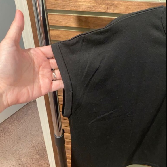 Zyia Black Shoulder tee - Picture 2 of 4